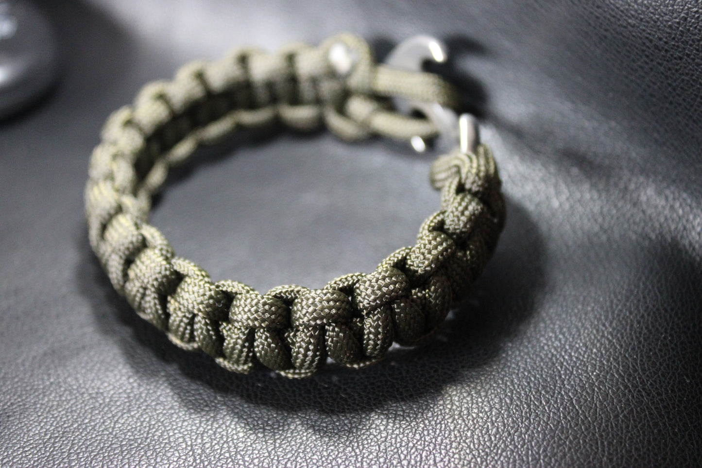 Customize your paracord bracelet